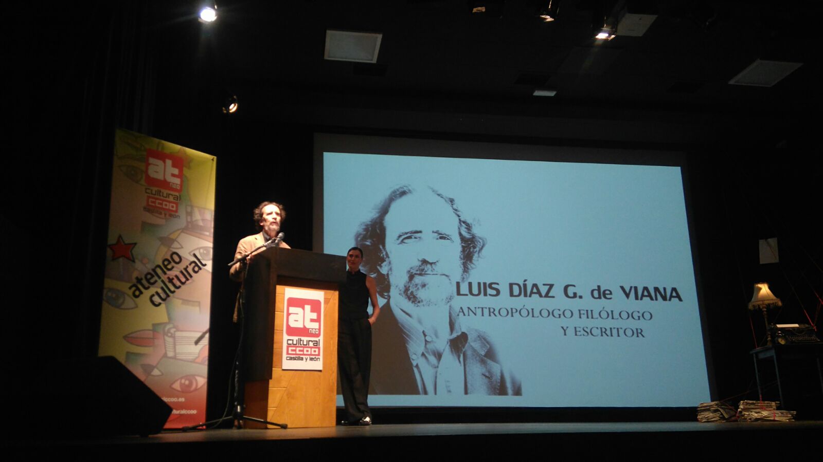 Luis Díaz G. de Viana (ILLA) recoge el "Premio Diálogo 2016" de la Fundación Ateneo Cultural `Jesús Pereda´ de Castilla y León