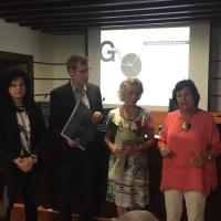 Carmen Menéndez Onrubia (ILLA) recibe la distinción de "Galdosiana de honor"