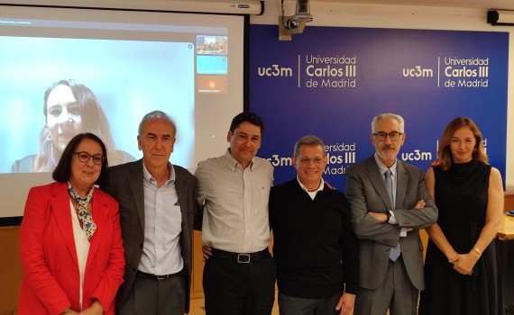 Esteban Giraldo defiende con éxito su tesis doctoral sobre la edición académica en América Latina, bajo la dirección de Elea Giménez 